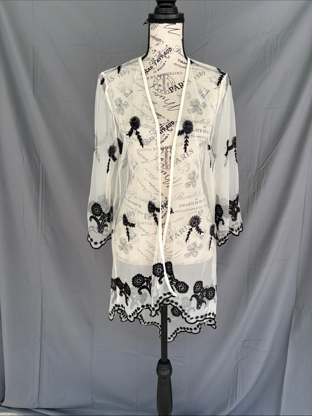 Haute Project Los Angeles Sheer Romantic Embroidered Mesh Hi/Lo Kimono  Sz S